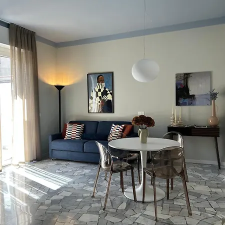 Apartamento The Y - - Luce Como