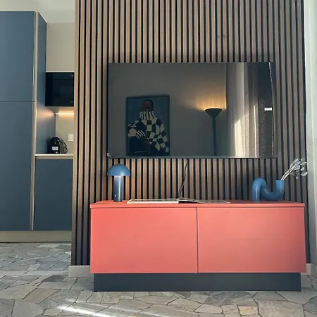 Apartamento The Y - - Luce Como