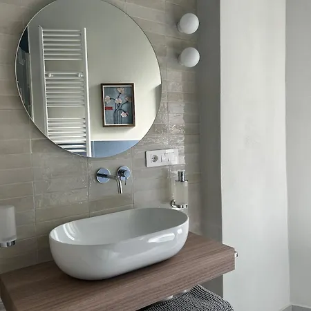 The Y - - Luce Apartamento